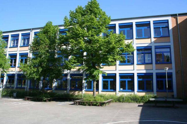 Schulgebäude 1