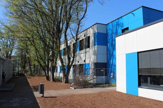 Rückseite des Schulgebäudes