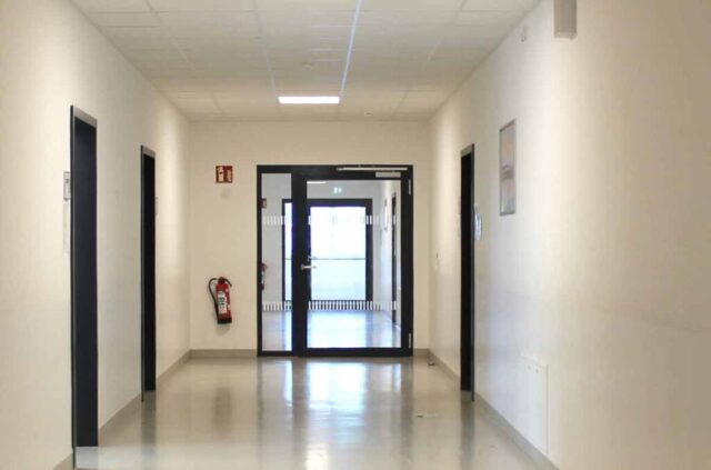Innengänge im Schulgebäude